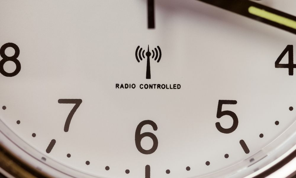 How a Radio-Controlled Clock Works